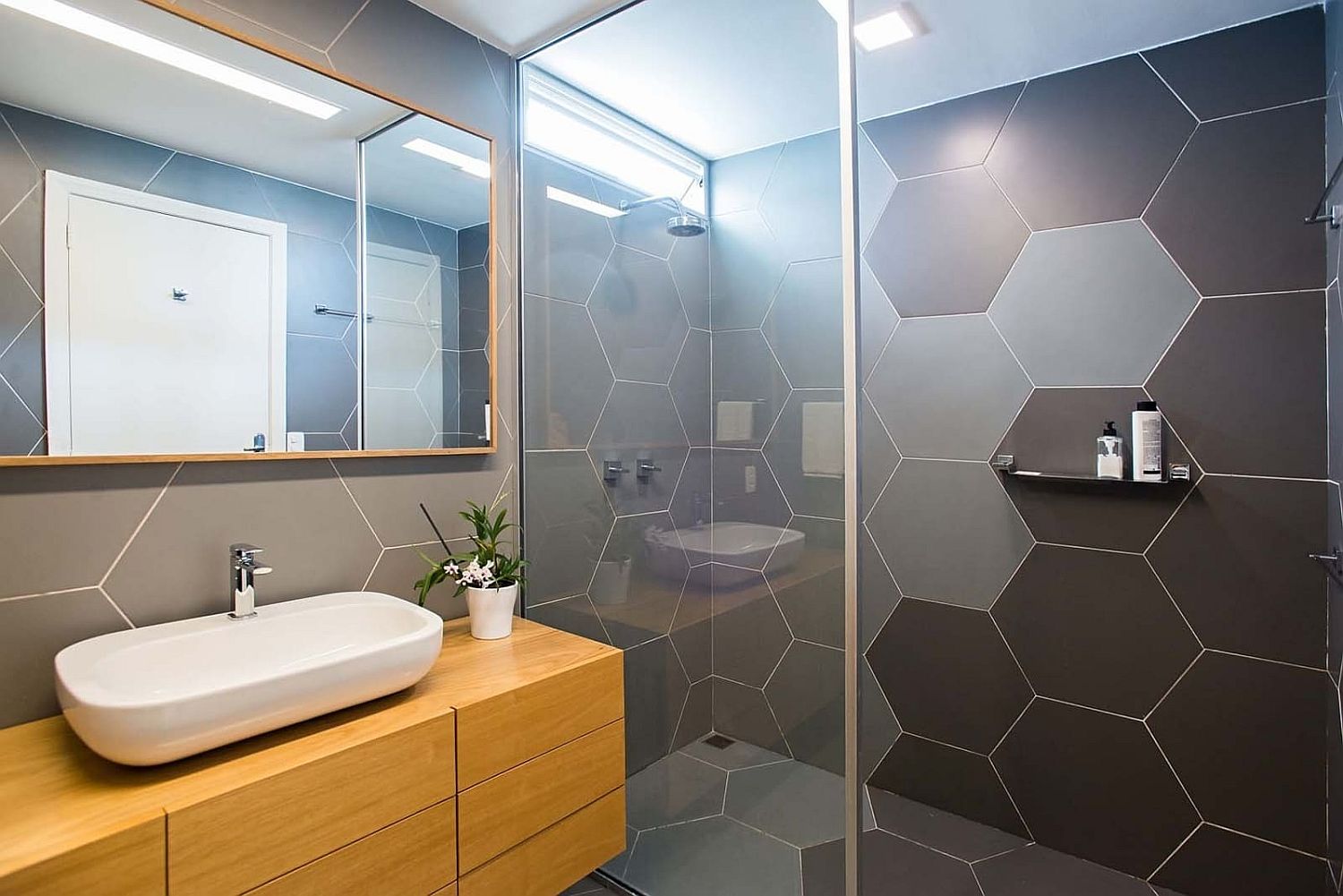 浴室乾溼分離貼六角形灰色大瓷磚